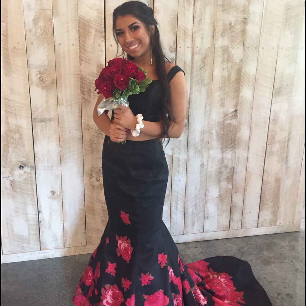 Sherri Hill size 4...2 pc. Prom/ dance dress